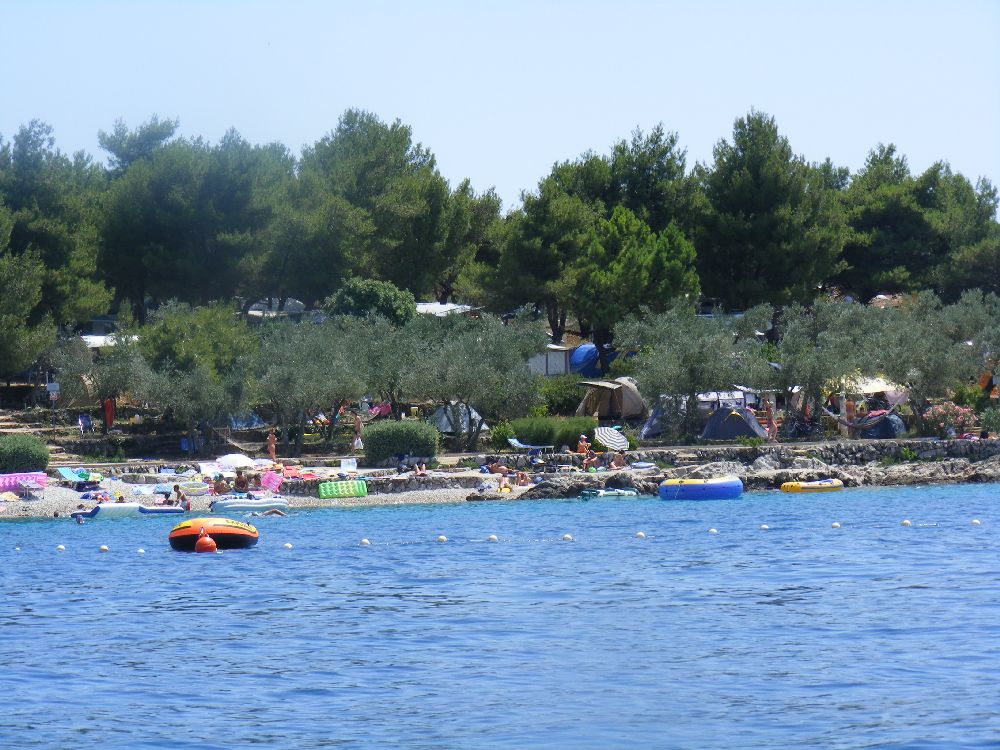 Ausblick auf Camp und dessen Strand
